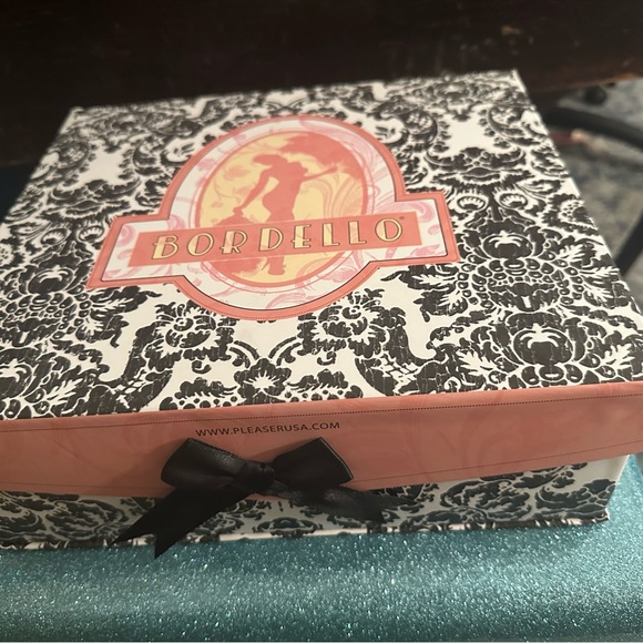 Red sequined high heels - Picture 11 of 14